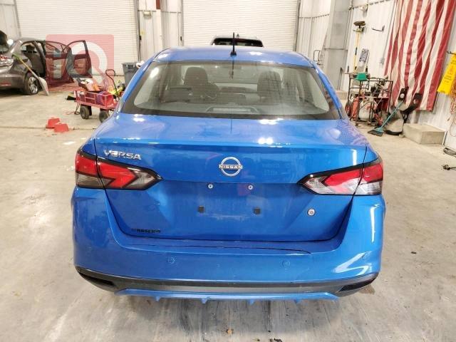 Nissan Versa